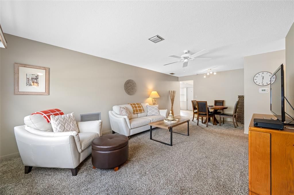 Vendido Recientemente: $95,000 (1 camas, 1 baños, 902 Pies cuadrados)