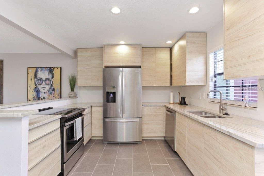 En Venta: $214,900 (2 camas, 2 baños, 1031 Pies cuadrados)