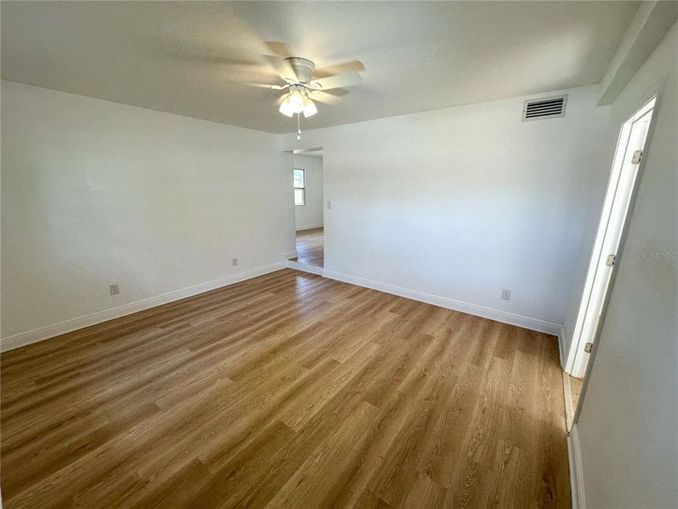 En Venta: $374,000 (3 camas, 2 baños, 1348 Pies cuadrados)