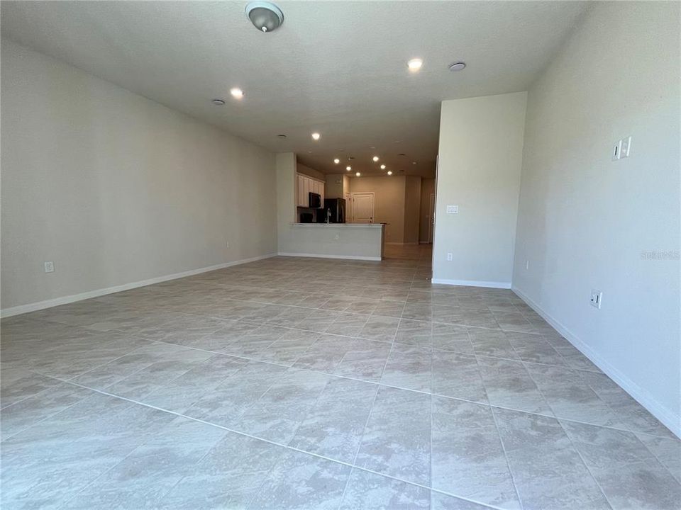 Под контрактом: $2,000 (3 спален, 2 ванн, 1699 Квадратных фут)