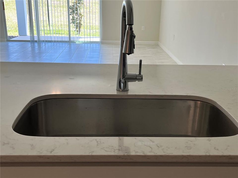 Под контрактом: $2,000 (3 спален, 2 ванн, 1699 Квадратных фут)