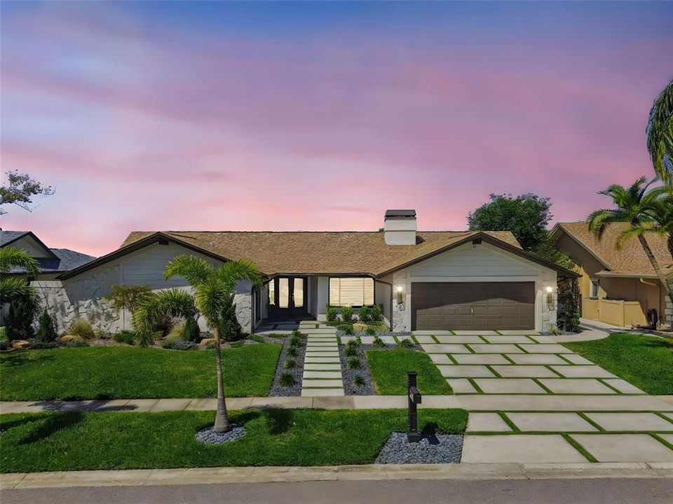 最近售出: $1,825,000 (4 贝兹, 2 浴室, 2718 平方英尺)