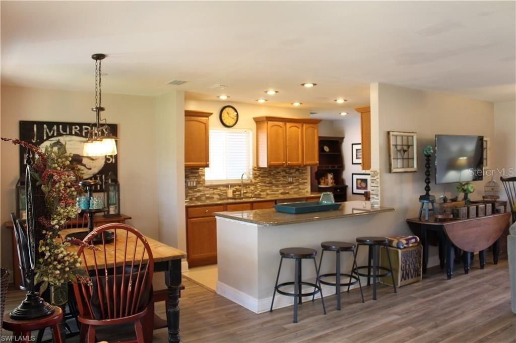 For Sale: $335,000 (3 beds, 2 baths, 1645 Square Feet)