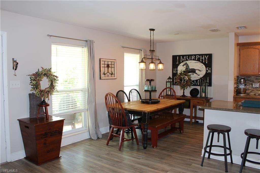 For Sale: $335,000 (3 beds, 2 baths, 1645 Square Feet)