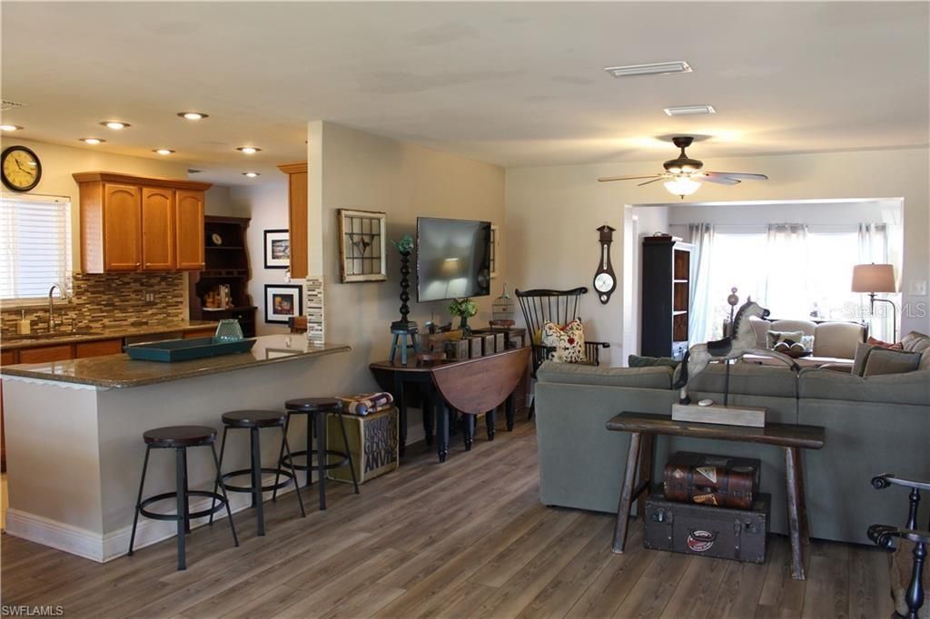 For Sale: $335,000 (3 beds, 2 baths, 1645 Square Feet)