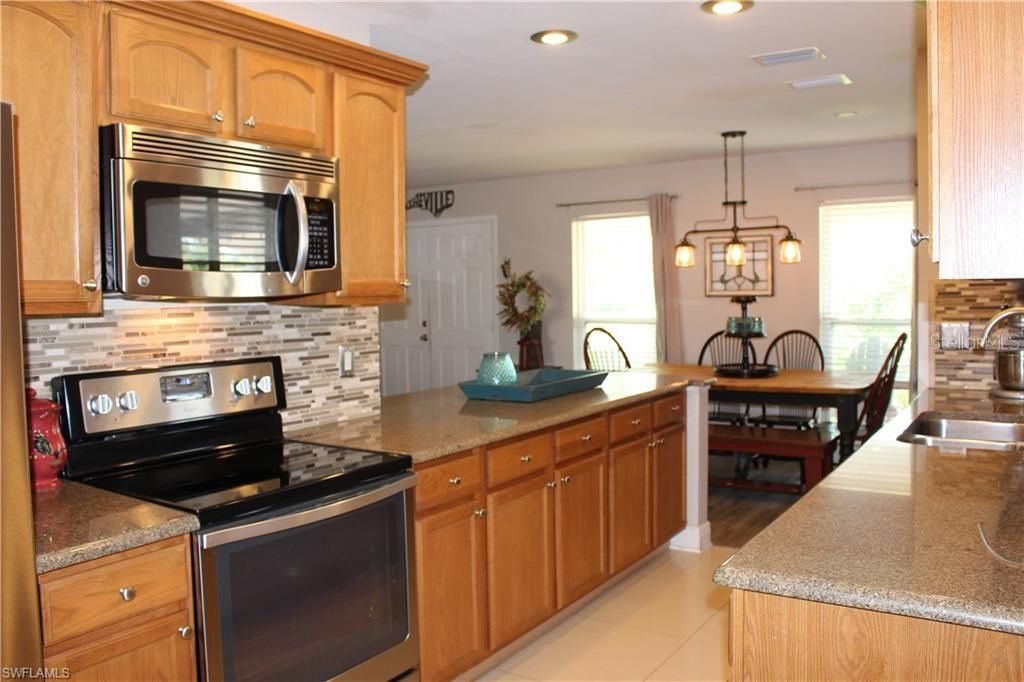 For Sale: $335,000 (3 beds, 2 baths, 1645 Square Feet)