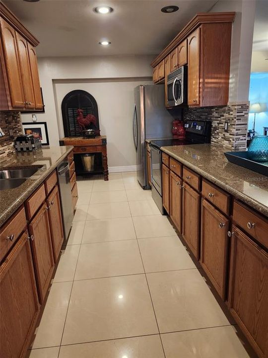 For Sale: $335,000 (3 beds, 2 baths, 1645 Square Feet)