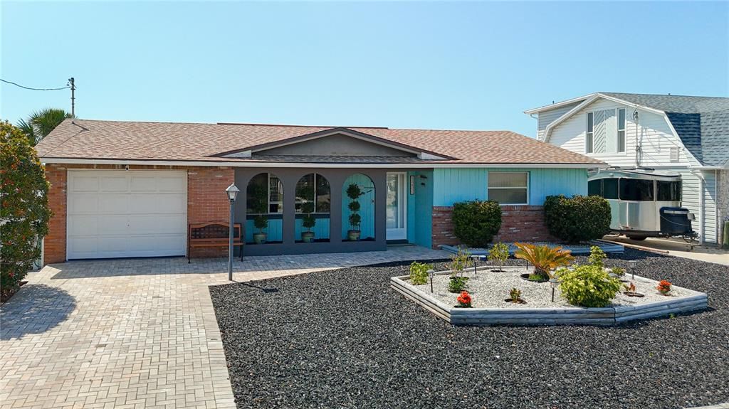 Recently Sold: $468,000 (3 beds, 2 baths, 1328 Square Feet)