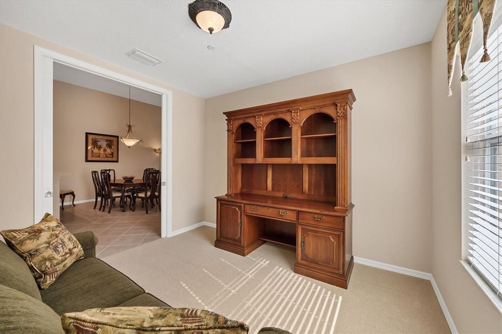 For Sale: $325,000 (2 beds, 2 baths, 1637 Square Feet)