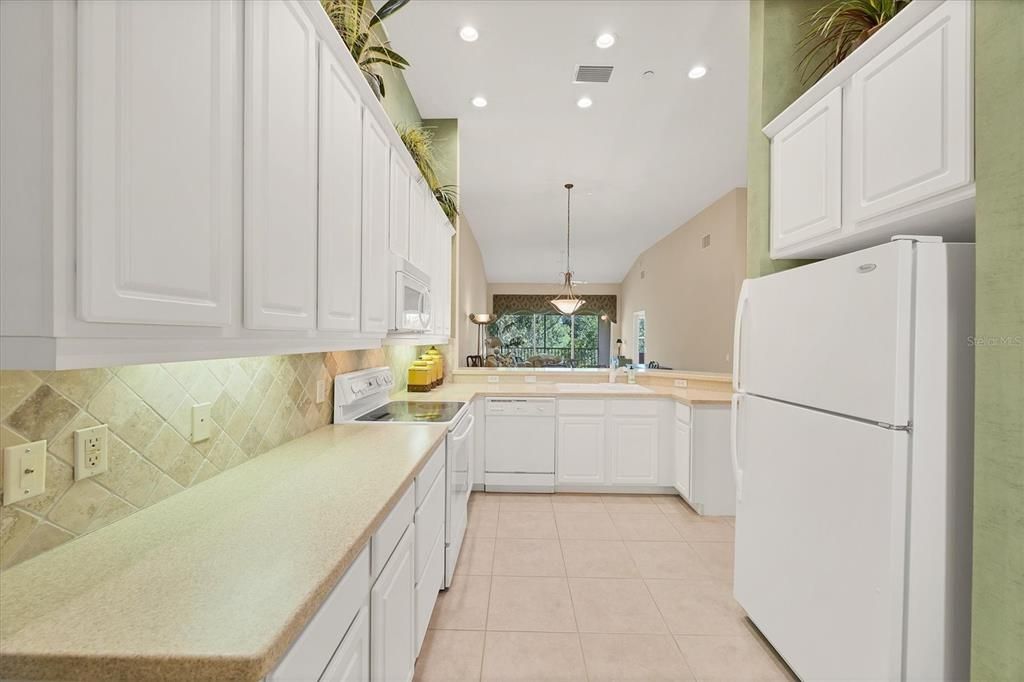 For Sale: $325,000 (2 beds, 2 baths, 1637 Square Feet)