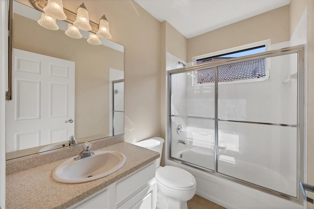 For Sale: $325,000 (2 beds, 2 baths, 1637 Square Feet)