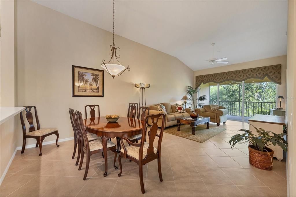 For Sale: $325,000 (2 beds, 2 baths, 1637 Square Feet)