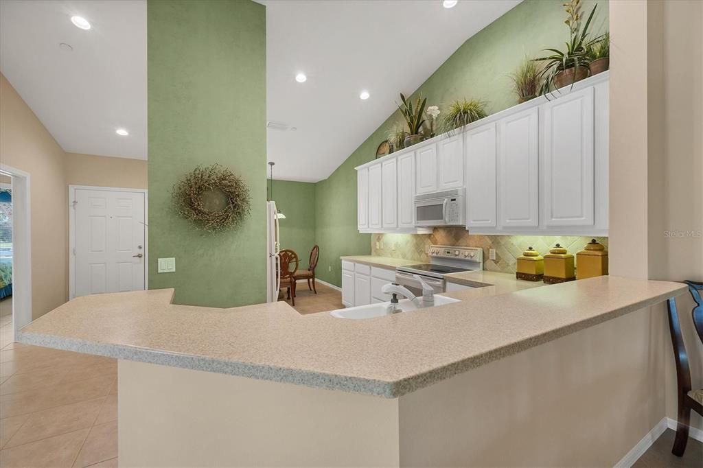 For Sale: $325,000 (2 beds, 2 baths, 1637 Square Feet)