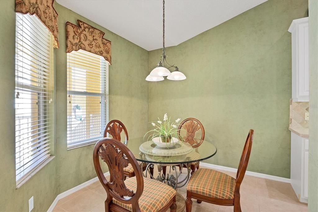 For Sale: $325,000 (2 beds, 2 baths, 1637 Square Feet)