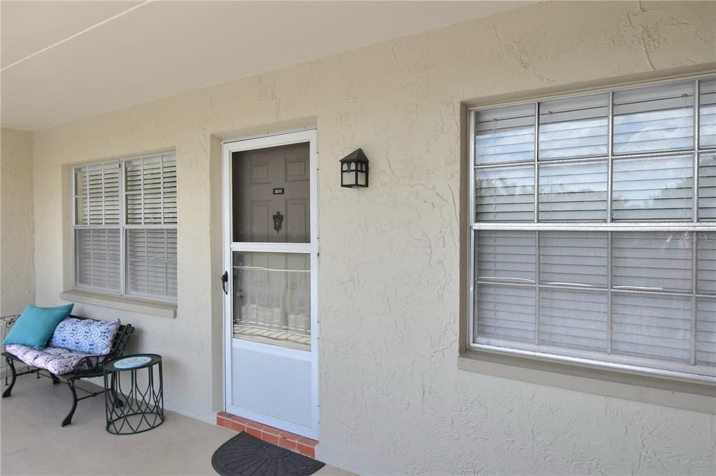 For Sale: $137,000 (1 beds, 1 baths, 760 Square Feet)