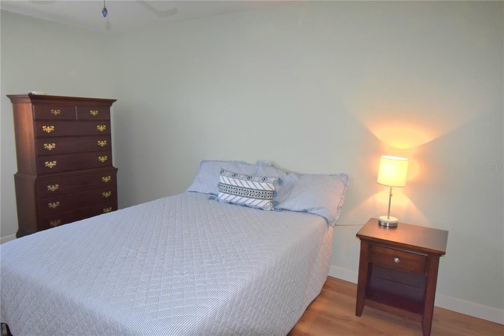 For Sale: $137,000 (1 beds, 1 baths, 760 Square Feet)