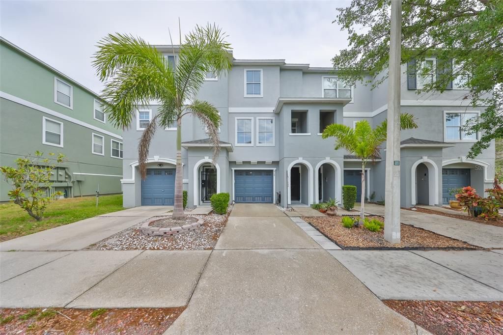 Недавно продано: $279,900 (2 спален, 2 ванн, 1230 Квадратных фут)