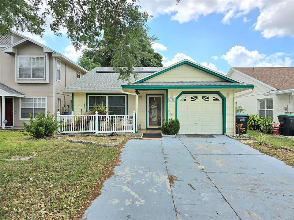 Recently Sold: $300,000 (3 beds, 2 baths, 1386 Square Feet)