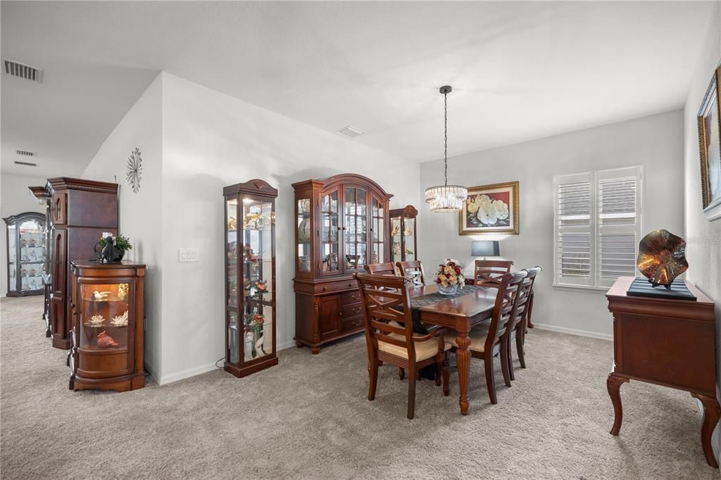 En Venta: $399,000 (5 camas, 3 baños, 2555 Pies cuadrados)