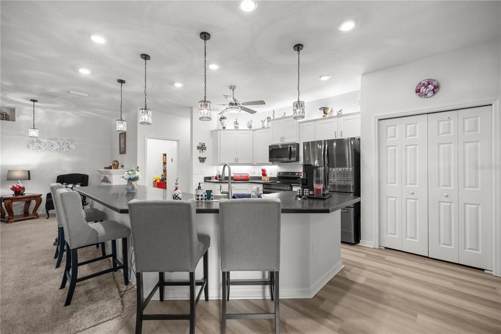 En Venta: $399,000 (5 camas, 3 baños, 2555 Pies cuadrados)