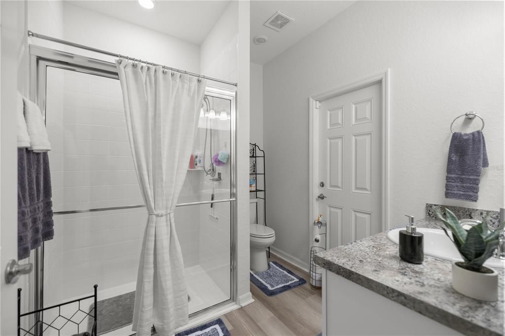 En Venta: $399,000 (5 camas, 3 baños, 2555 Pies cuadrados)