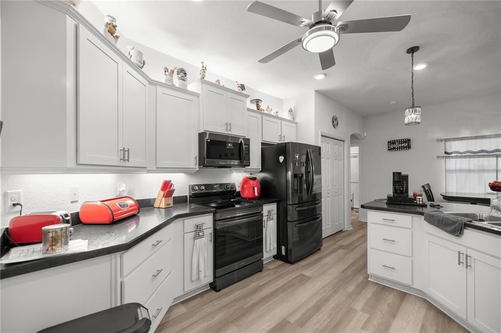 En Venta: $399,000 (5 camas, 3 baños, 2555 Pies cuadrados)