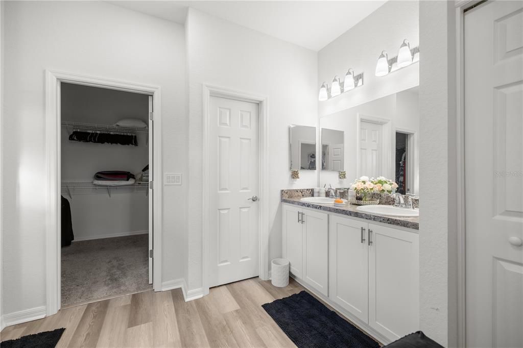 En Venta: $399,000 (5 camas, 3 baños, 2555 Pies cuadrados)