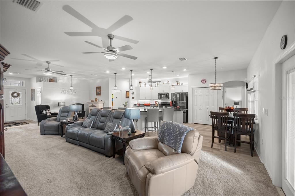 En Venta: $399,000 (5 camas, 3 baños, 2555 Pies cuadrados)