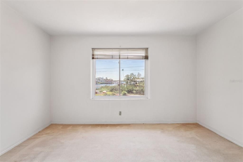 Под контрактом: $599,000 (3 спален, 2 ванн, 1721 Квадратных фут)