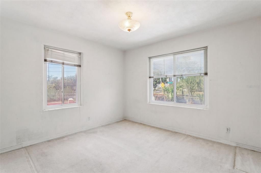 Под контрактом: $599,000 (3 спален, 2 ванн, 1721 Квадратных фут)