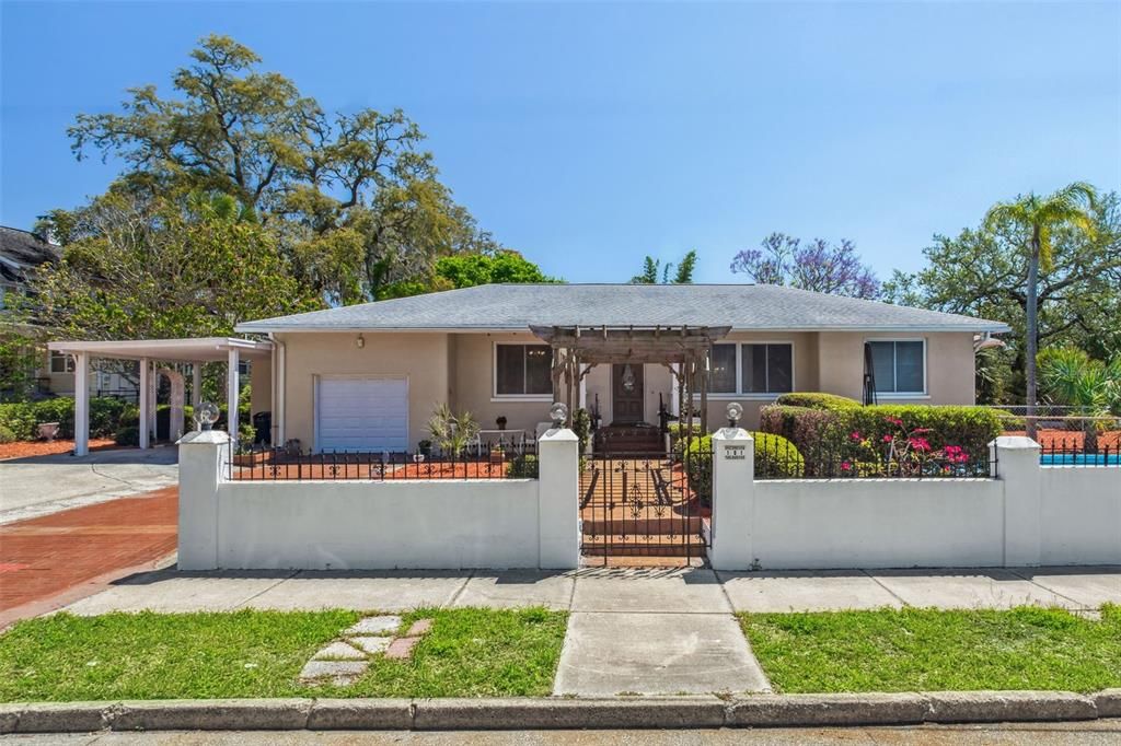 Под контрактом: $599,000 (3 спален, 2 ванн, 1721 Квадратных фут)