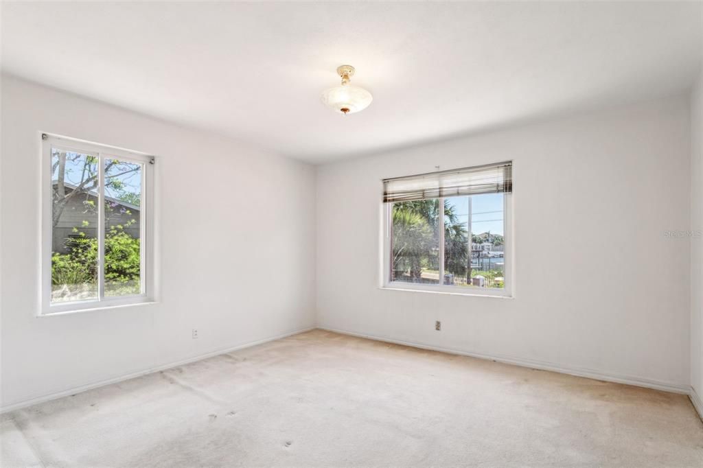 Под контрактом: $599,000 (3 спален, 2 ванн, 1721 Квадратных фут)