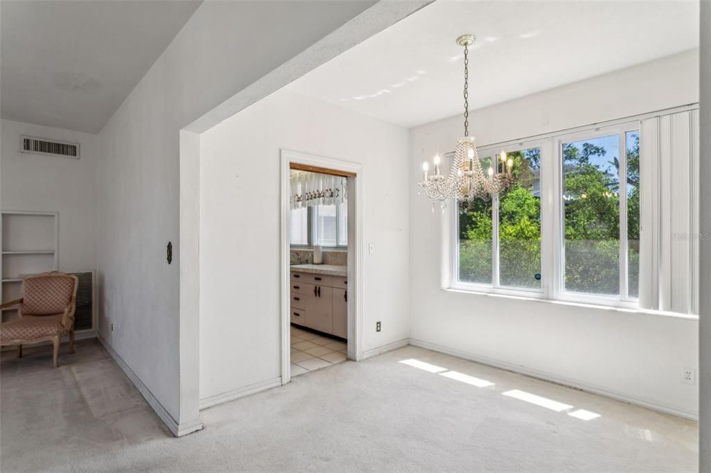 Под контрактом: $599,000 (3 спален, 2 ванн, 1721 Квадратных фут)