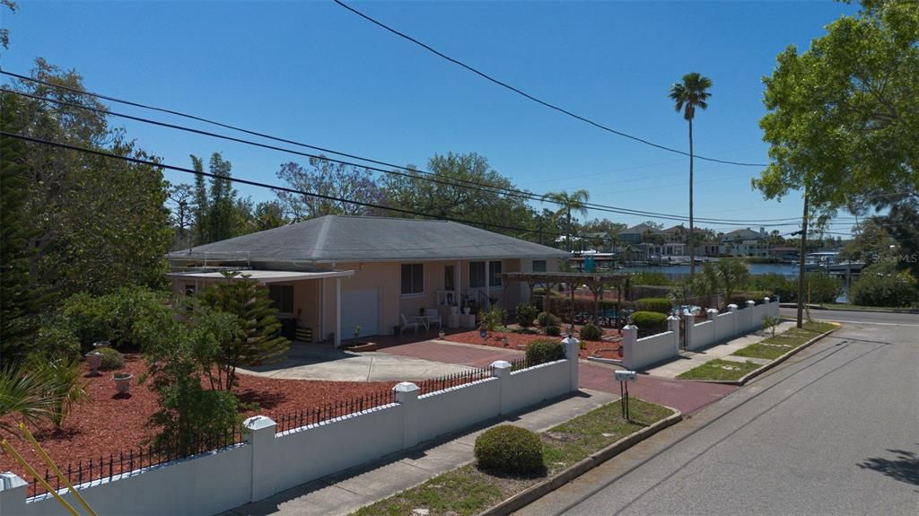 Под контрактом: $599,000 (3 спален, 2 ванн, 1721 Квадратных фут)