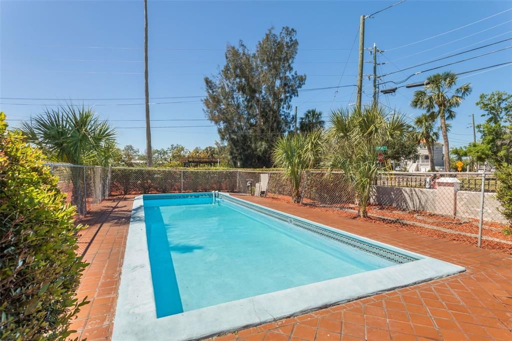 Под контрактом: $599,000 (3 спален, 2 ванн, 1721 Квадратных фут)