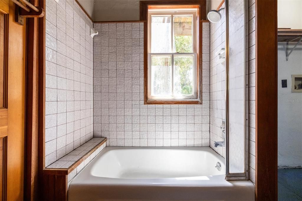 Active With Contract: $565,000 (4 beds, 3 baths, 2892 Square Feet)