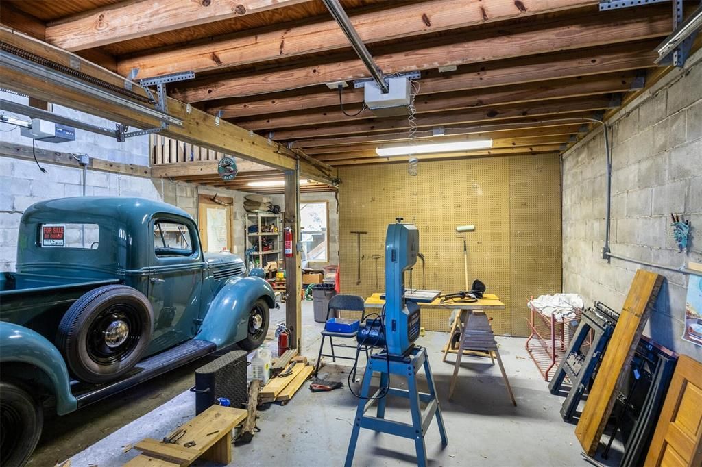 Active With Contract: $565,000 (4 beds, 3 baths, 2892 Square Feet)