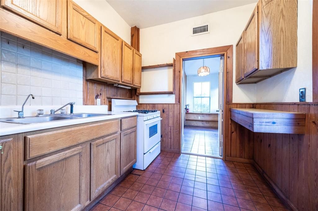 Active With Contract: $565,000 (4 beds, 3 baths, 2892 Square Feet)