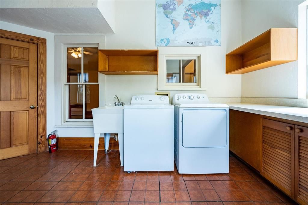 Active With Contract: $565,000 (4 beds, 3 baths, 2892 Square Feet)