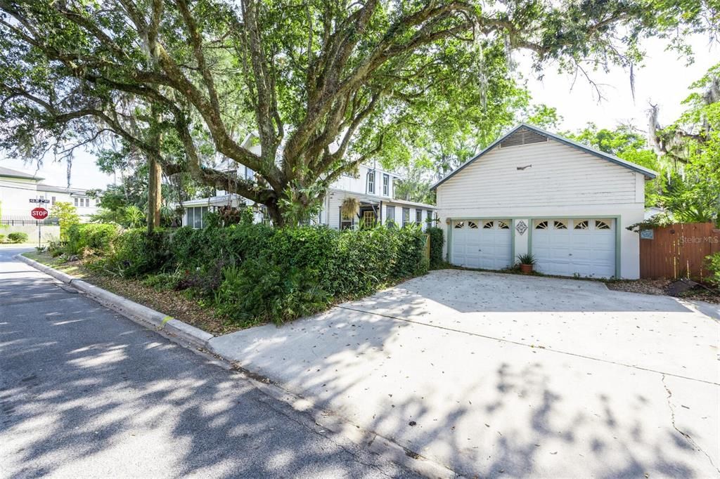 Active With Contract: $565,000 (4 beds, 3 baths, 2892 Square Feet)