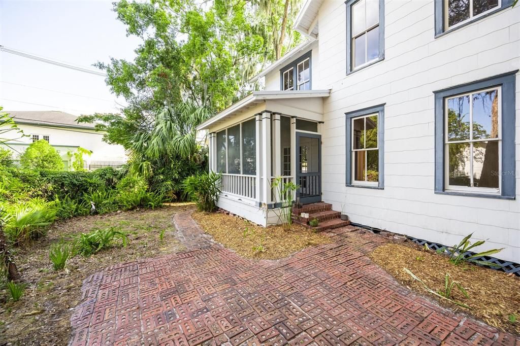 Active With Contract: $565,000 (4 beds, 3 baths, 2892 Square Feet)