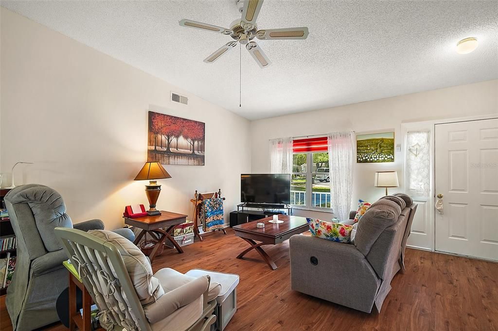 Active With Contract: $198,000 (2 beds, 2 baths, 1420 Square Feet)