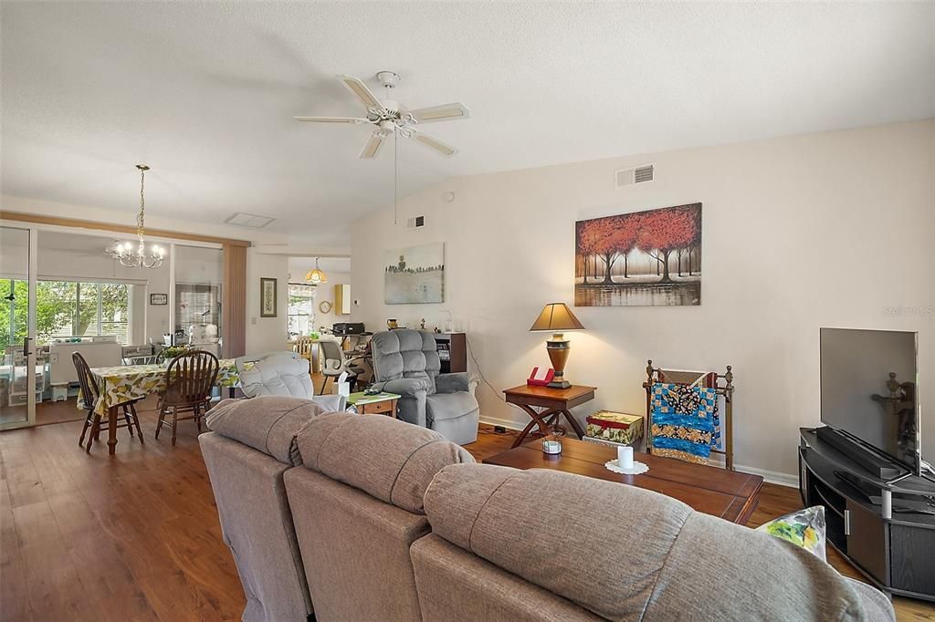 Active With Contract: $198,000 (2 beds, 2 baths, 1420 Square Feet)