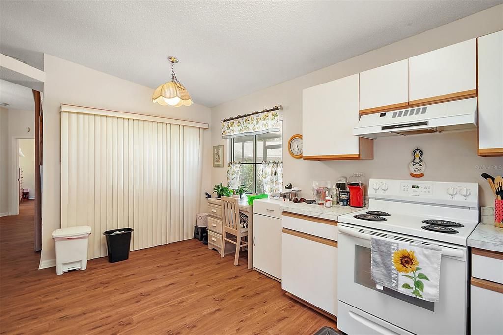 Active With Contract: $198,000 (2 beds, 2 baths, 1420 Square Feet)