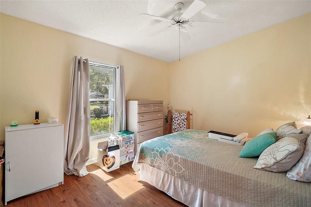 Active With Contract: $198,000 (2 beds, 2 baths, 1420 Square Feet)