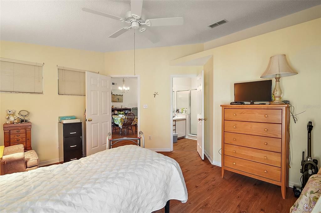 Active With Contract: $198,000 (2 beds, 2 baths, 1420 Square Feet)