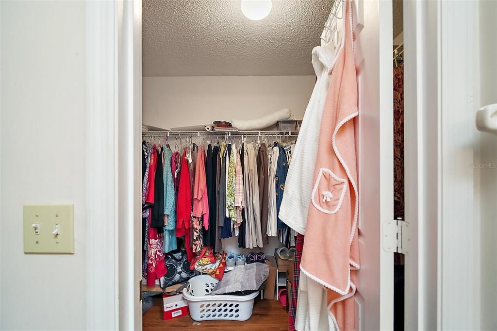 Active With Contract: $198,000 (2 beds, 2 baths, 1420 Square Feet)