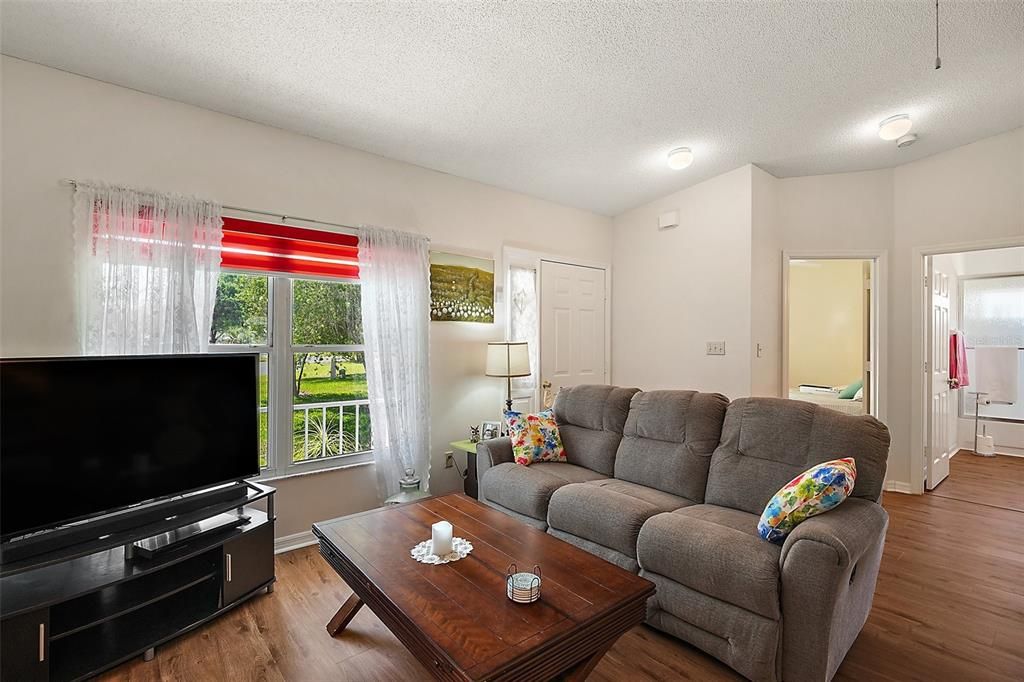 Active With Contract: $198,000 (2 beds, 2 baths, 1420 Square Feet)