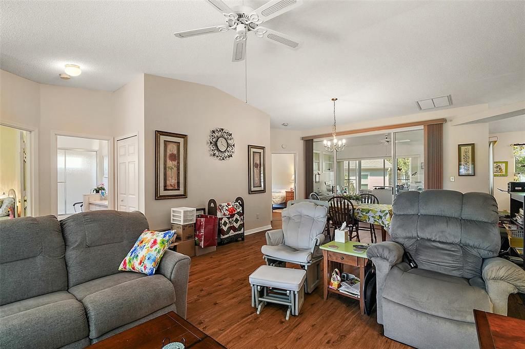 Active With Contract: $198,000 (2 beds, 2 baths, 1420 Square Feet)