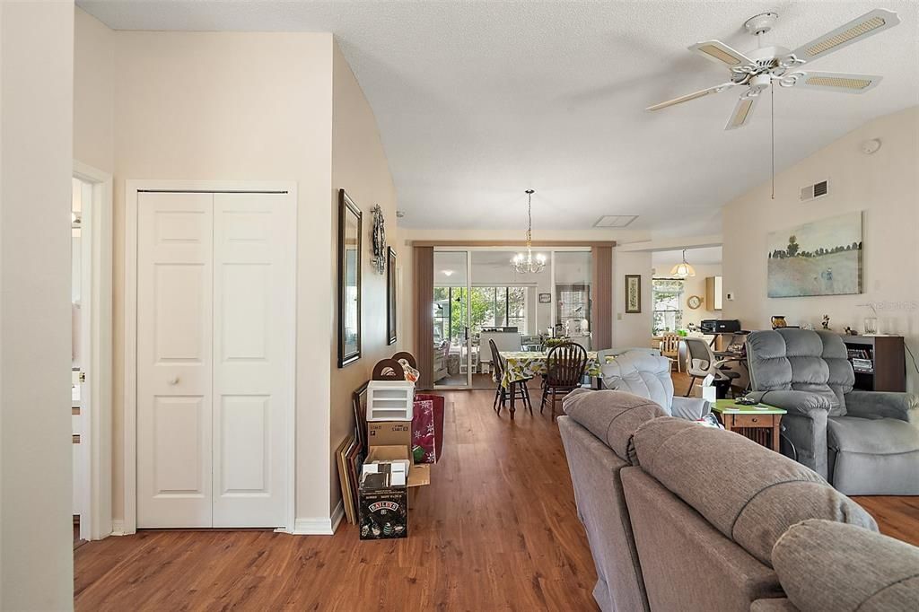 Active With Contract: $198,000 (2 beds, 2 baths, 1420 Square Feet)